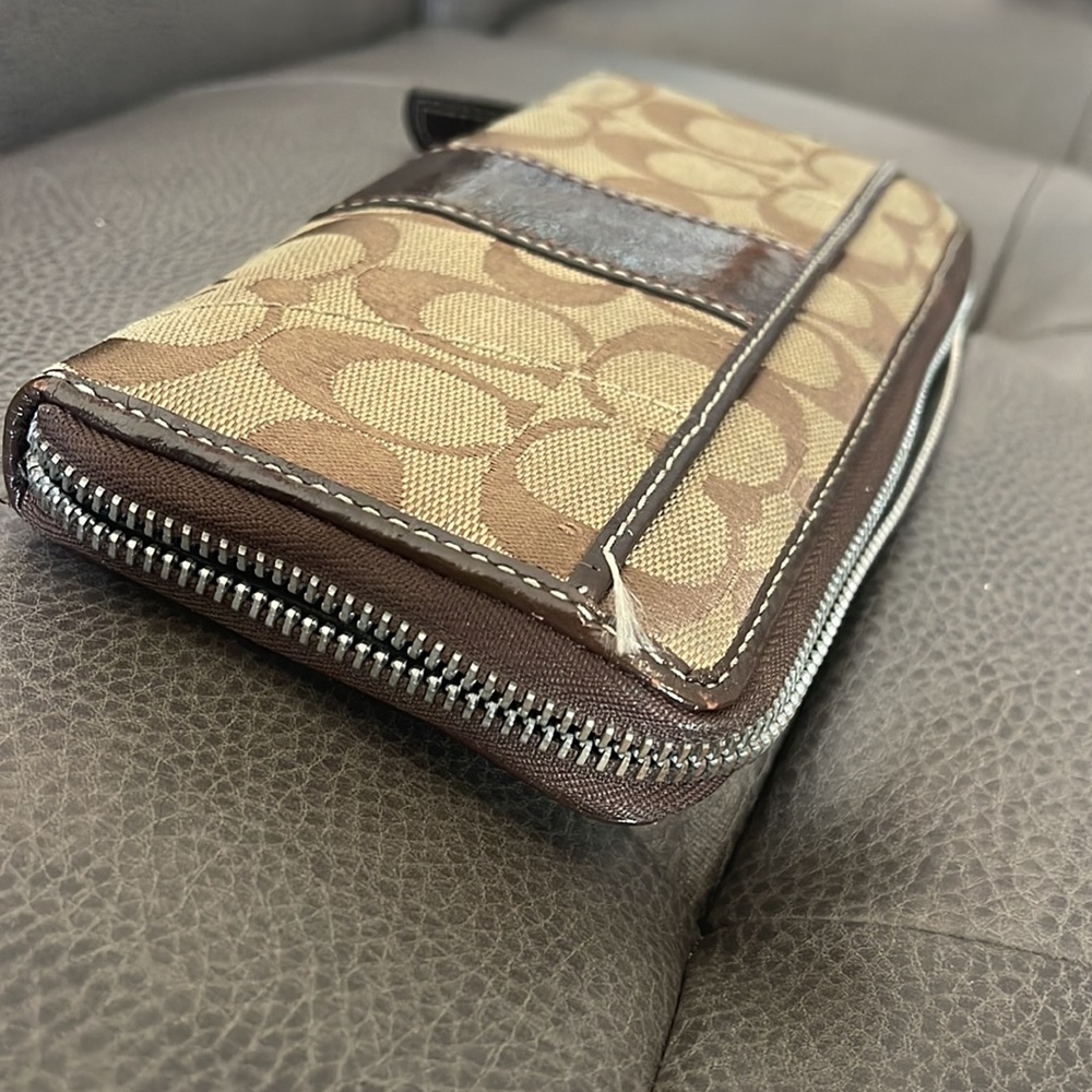 Coach Wallet - Picture 4 of 6